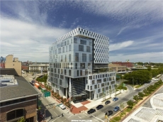 John & Frances Angelos法律中心（John and Frances Angelos Law Center ）