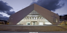 卡洛斯·圣玛利亚中心（Carlos Santa María Center）