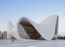 阿利耶夫文化中心（Heydar Aliyev Center）
