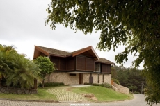 山间小屋（House in the Hills）