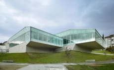 维戈大学游泳馆（SWIMMING POOLS FOR THE UNIVERSITY OF VIGO）